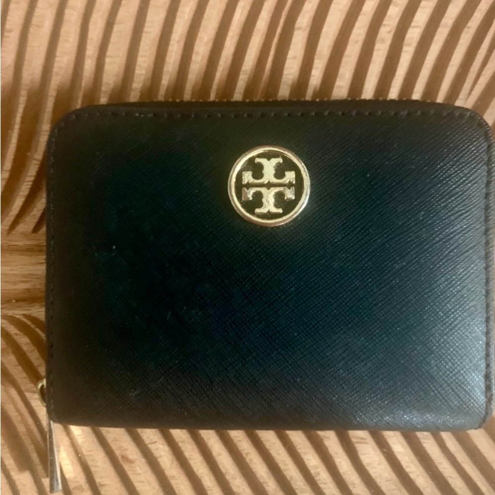 Tory Burch Black Zip Wallet with Gold Emblem Key  leather Fob -very clean inside